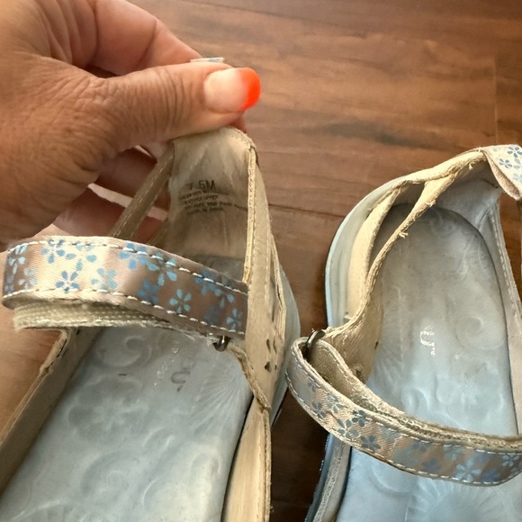 JBU by Jambu Beige/light Gray Adventure Cutout Mary Jane Flats-Size 7.5 - Picture 3 of 12